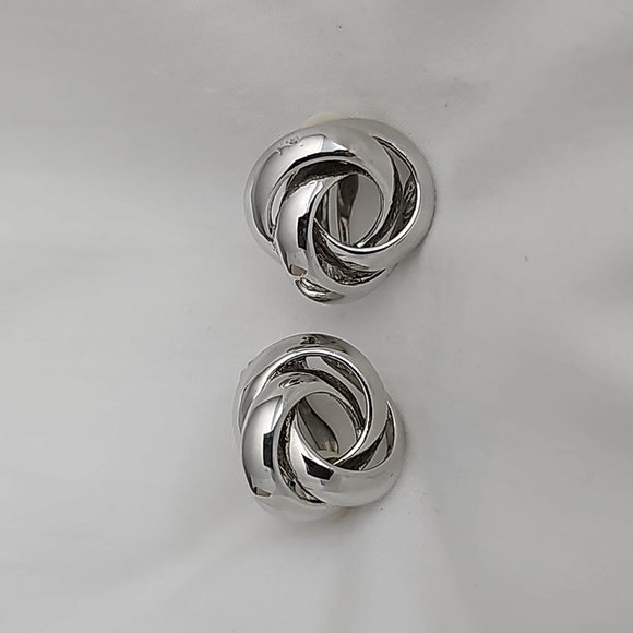 Jewelry - Vintage silver love knot clip on